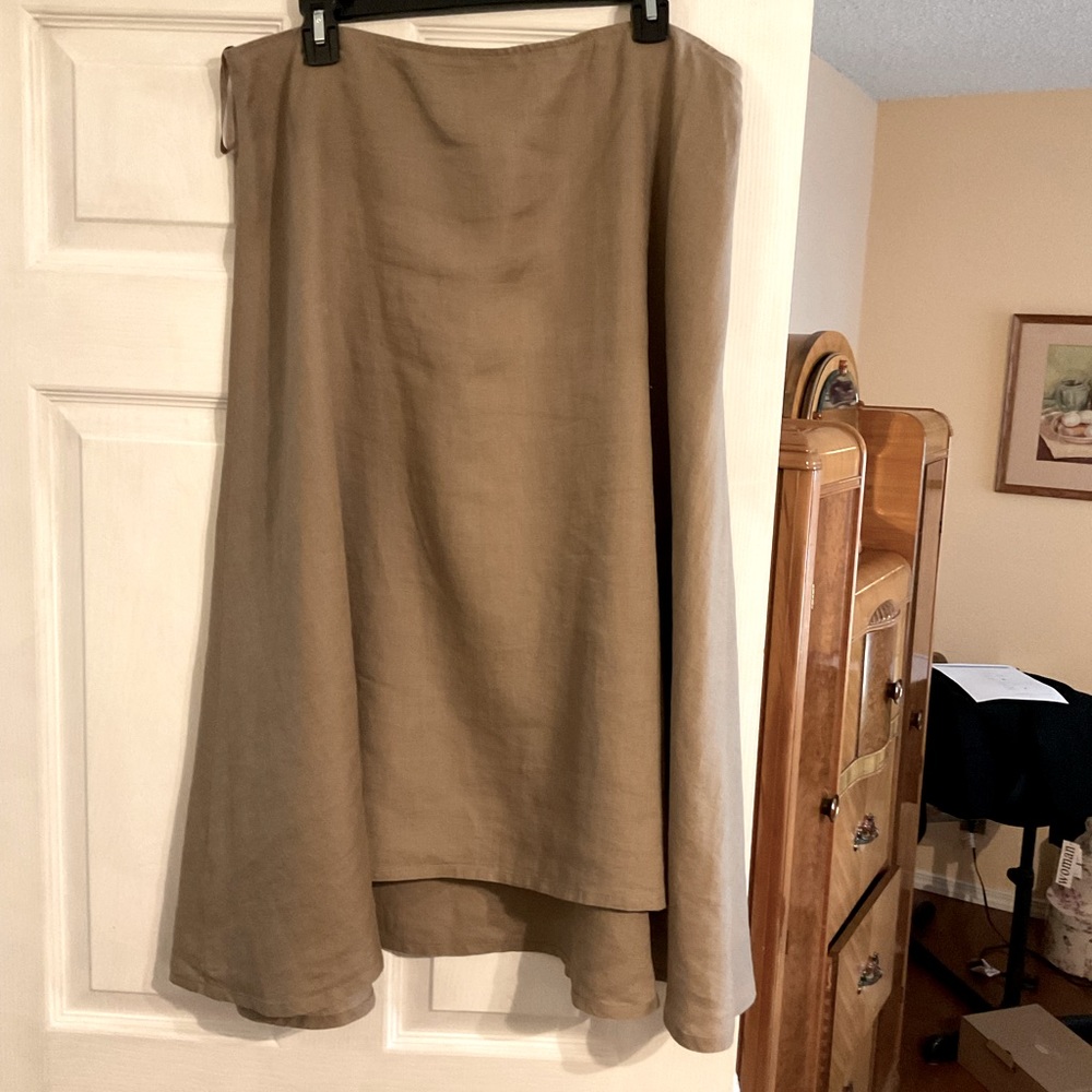 Gently worn Eileen Fisher brown linen high/low circle skirt. Size L, very nice.